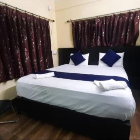 Hotel Salt Lake Palace Kolkata: Spacious AC Rooms Near Dum Dum Park Exterior photo